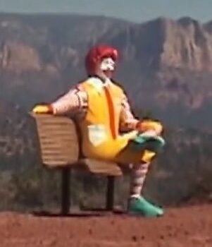 ドナルドマックの靴の色が緑に？